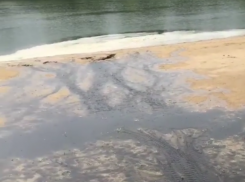 Поток с нечистотами вытек в Кубань рядом с городским пляжем в Краснодаре 