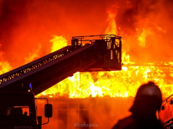 Онлайн трансляция: в центре Сочи горит пятиэтажка