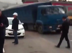 Поезд протаранил зерновоз в Новороссийске 