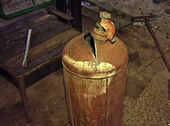 На Кубани утром от взрыва баллона погиб молодой человек, пострадали дети