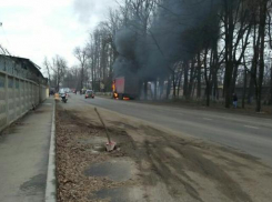 Под Краснодаром полыхает фура
