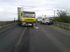  Иномарка влетела в грузовик в Крымском районе 