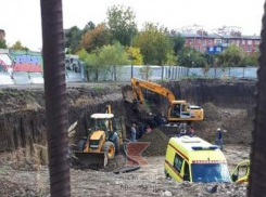 В Краснодаре на стройке дома на рабочего обрушился грунт
