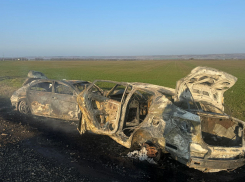 Четыре человека сгорели заживо в охваченных огнём машинах на Кубани
