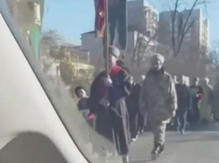 В задыхающемся от пробок Краснодаре Крестным ходом перекрыли движение