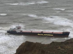 Еще один корабль сел на мель в Краснодарском крае