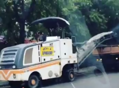  Полежал и хватит: На Атарбекова в Краснодаре сняли новый асфальт 