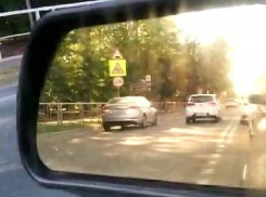 Жителей города возмущает, как находчивые краснодарцы объезжают пробки «задним ходом»