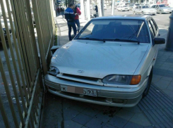 Дерзкий студент на «пятнадцатой» снес остановку в Краснодаре и сбил трех пешеходов