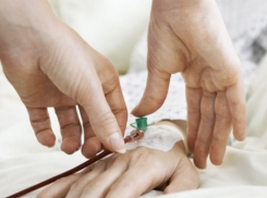 Ранивший ножом полицейского в Сочи скончался