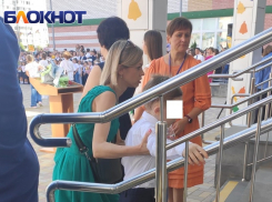 В Краснодаре на линейках первоклашки падают в обмороки от жары