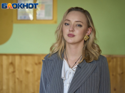 О зумерах с телефонами, родителях-скандалистах и дружбе с учениками: каково быть молодым учителем-блогером в школе