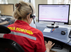 В Краснодаре школьница на электросамокате угодила под колеса иномарки