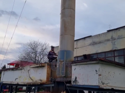 В Краснодарском крае людей эвакуировали из-за опасности падения трубы котельной на жилой дом