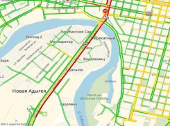 Краснодарцы провели свое утро в пробках на Тургеневском и Яблоновском мостах