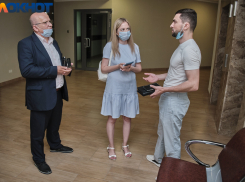 В Краснодаре работодатели продолжают заставлять сотрудников носить маски