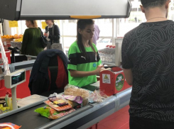  Сотрудников магазина «Магнит» переодели в форму ФК «Краснодар» 