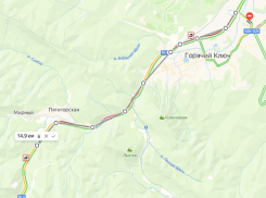 Гигантская многокилометровая пробка образовалась на трассе М-4 «Дон» в Горячем Ключе после массовой аварии