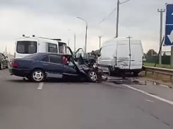 Авария на Восточном обходе в Краснодаре вызвала огромную пробку