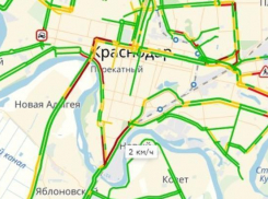 Адовые пробки мешают краснодарцам выехать к морю на Первомай