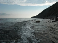 На пляже в Новороссийске обнаружили утопленника