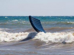 В Анапе запретили купаться с надувными матрасами, чтобы людей не уносило в море