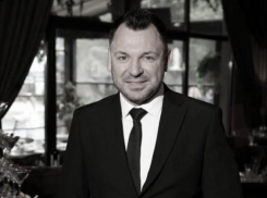 Названа причина смерти ведущего из Краснодара Дениса Конакова