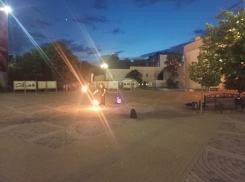 Уличный артист устроил фаер-шоу в Краснодаре: видео