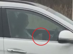 Лайфхак: краснодарцы сняли на видео полезный способ скоротать время в пробке