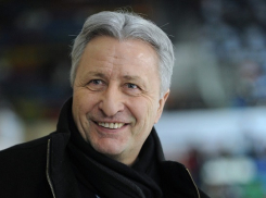 Советский хоккеист Якушев получил звезду на Аллее в Сочи