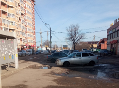 Жительница Краснодара подала иск в суд к мэрии города из-за плохих дорог в поселке Российском