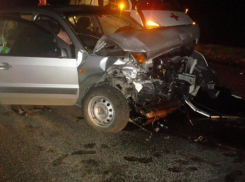 В Тбилисском районе произошло лобовое столкновение двух легковушек: один человек погиб