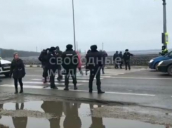 Жители станицы Старокорсунская от безысходности перекрыли трассу