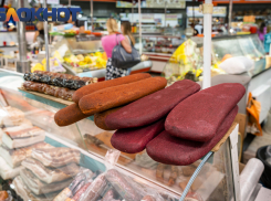 В Краснодар на ярмарки выходного дня завезли мясные деликатесы и сыры