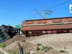 В Крыму после подрыва путей пять вагонов с зерном сошли с рельсов