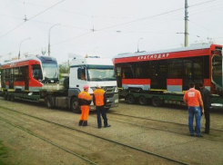 В Краснодар прибыл трехсекционный трамвай