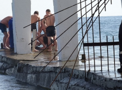  Отдыхающий в Сочи получил ранения, упав с аэрария 