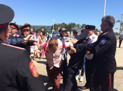 Казаки обвинили в начале драки команду Навального