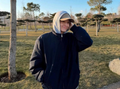 «Это вам не 12 часов на поезде»: известный певец Akmal восхищен аэропортом и весной в Краснодаре 