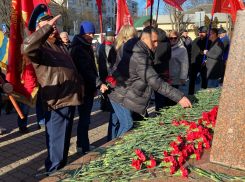 «До встречи в СССР 2.0!»: в Краснодаре возложили цветы в 100-летие рождения Советского Союза