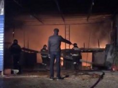 В Сочи пожар в частном доме тушили около часа