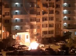 Два автомобиля сгорели в Краснодаре ночью в ГМР