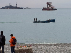 Ту-154 в Сочи уже не ищут, но выходить в море все еще запрещают