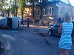  В Ейске «девятка» перевернула внедорожник, в котором ехал маленький ребенок