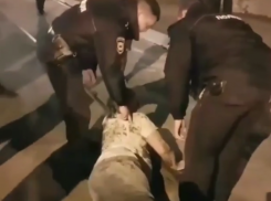  Пьяный пенсионер избил пассажирку трамвая в Краснодаре 