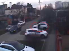  Орудующая банда воров ограбила дорогую машину в Краснодаре 