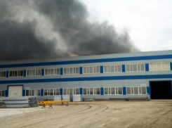 «Горит цех с цинком»: на Кубани произошел пожар на частном заводе