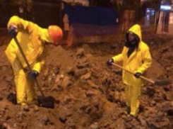 «Респект, мужики!»: в Краснодаре рабочие стали круглосуточно делать ремонт на Тургенева