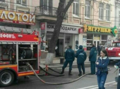 На складе в центре Краснодара вспыхнул пожар 