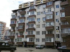 Жильцы многоэтажки по улице Есенина 110/1 четвертую неделю живут без электричества и горячей воды